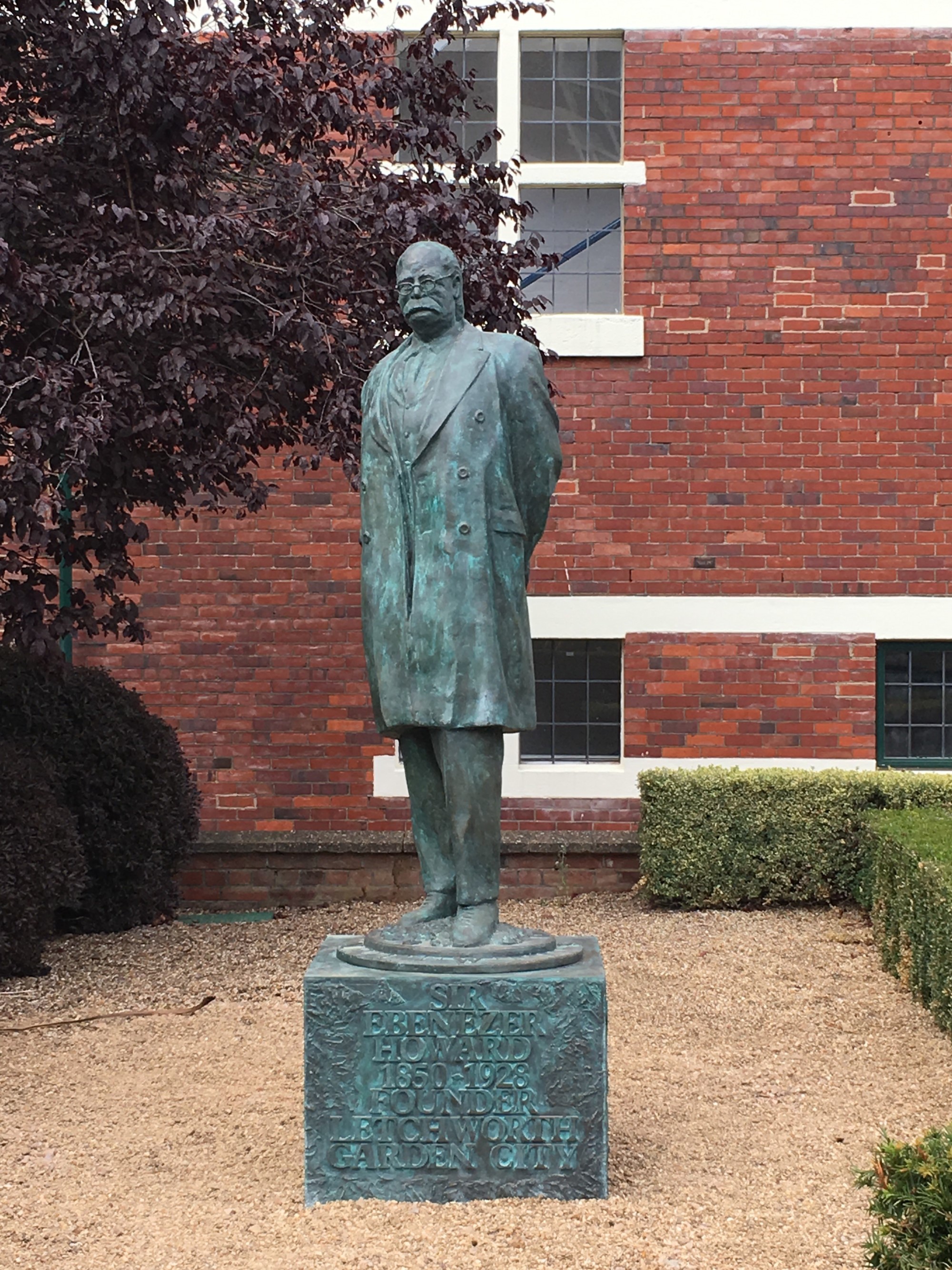 Statue of Garden City founder takes pride of place at Spirella Building ...